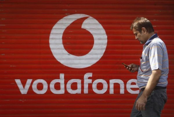 Vodafone cảnh báo mất trăm triệu bảng Anh nếu Huawei bị cấm