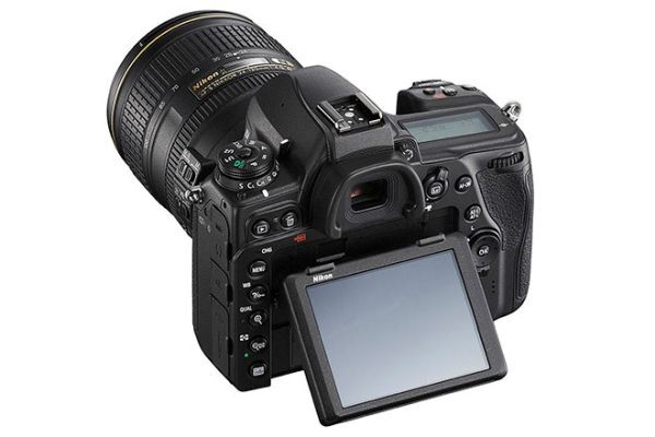 Màn hình cảm ứng có khả năng lật trên Nikon D780 