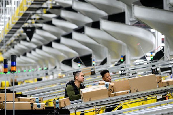 Amazon siết chặt các quy định cách ly xã hội gây khó cho nhân viên 