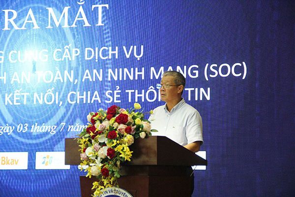 Thứ trưởng Nguyễn Thành Hưng nhấn mạnh, nền tảng cung cấp dịch vụ SOC đáp ứng yêu cầu kết nối, chia sẻ thông tin góp phần đảm bảo an toàn, an ninh mạng cho chuyển đổi số quốc gia.