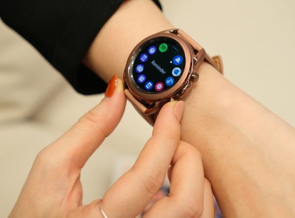 Đồng hồ thông minh Galaxy Watch 3 ra mắt với giá khởi điểm 400 USD