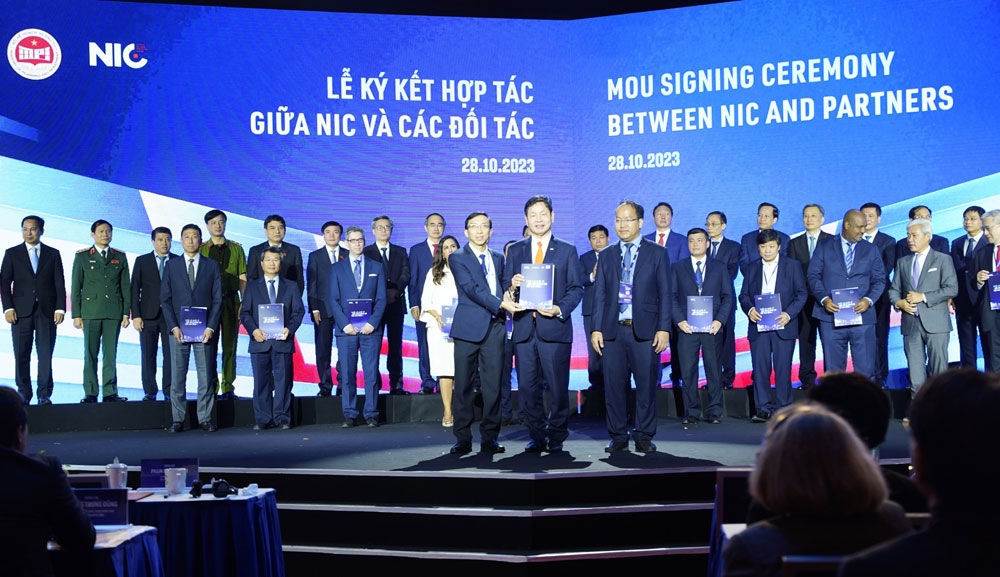 Hợp tác thành lập Trung tâm Đào tạo bán dẫn Việt Nam
