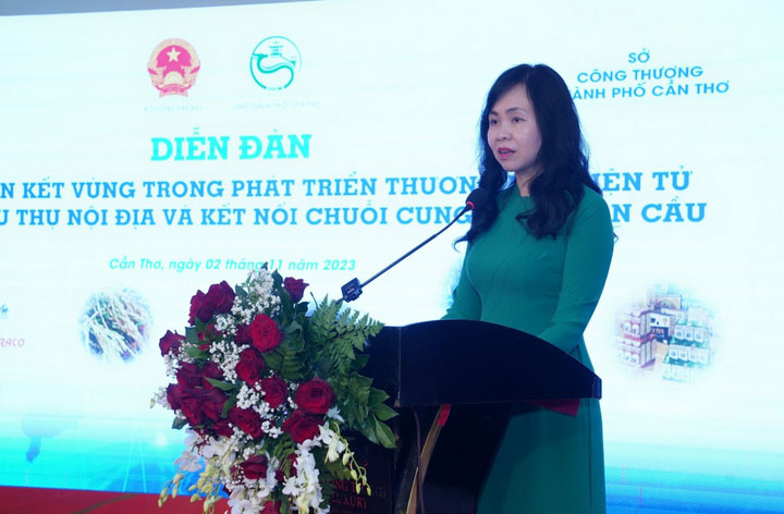 Bà Lê Hoàng Oanh - Cục trưởng Cục Thương mại điện tử và Kinh tế số phát biểu tại Diễn đàn