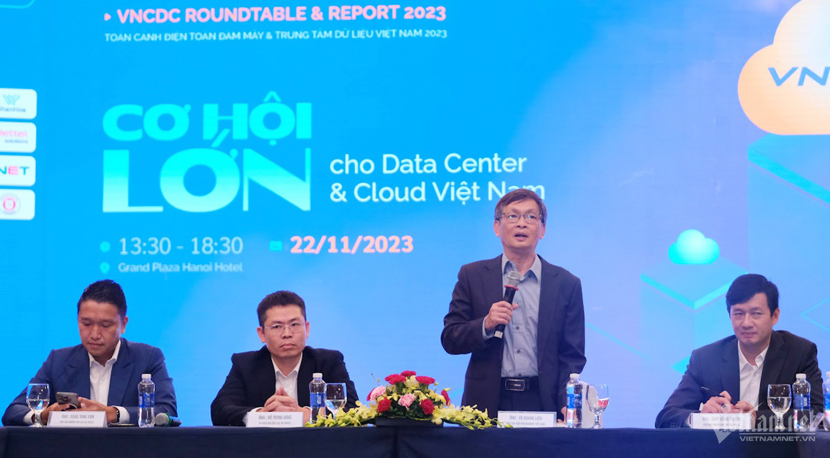 Chủ tịch Hiệp hội Internet Việt Nam Vũ Hoàng Liên phát biểu tại phiên hội thảo về trung tâm dữ liệu và điện toán đám mây chiều ngày 22/11.