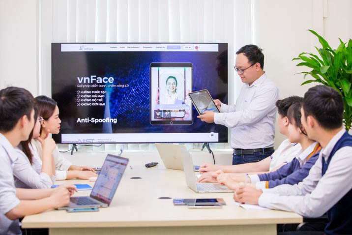 VNPT AI hiện có đội ngũ hơn 120 chuyên gia AI, 5000 kỹ sư công nghệ thông tin với cùng mục tiêu xây dựng Hệ sinh thái Trợ lý AI chuyên biệt cho người Việt