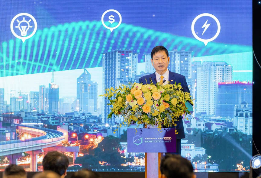 Ông Trương Gia Bình, Chủ tịch Hội đồng Sáng lập VINASA - Chủ tịch HĐQT FPT phát biểu khai mạc Smart City Summit 2023.