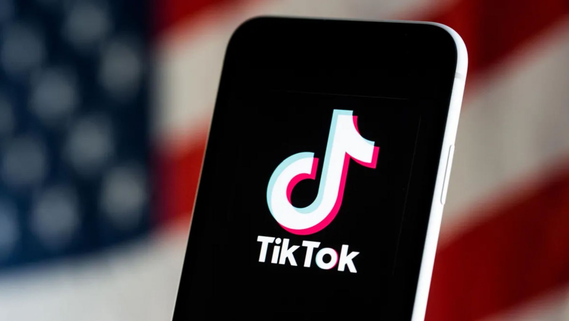 TikTok cấm sử dụng deepfake