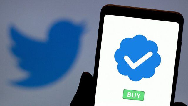 Tick xanh Twitter giá 2,7 triệu đồng tại Việt Nam