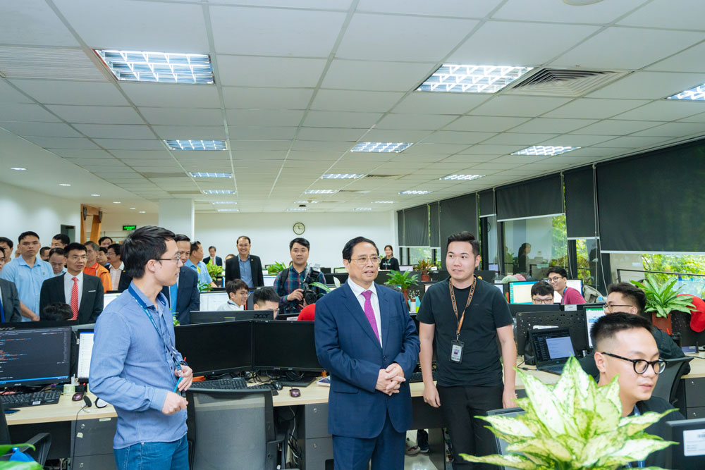 Thủ tướng Phạm Minh Chính thăm Đại học FPT và Công ty Phần mềm FPT