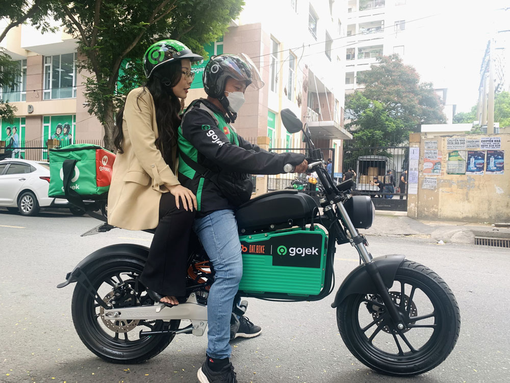 Xe máy điện Dat Bike được thí điểm vận chuyển khách hàng của Gojek