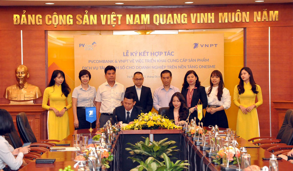 VNPT hợp tác PVcomBank cung cấp các giải pháp tài chính số cho DN