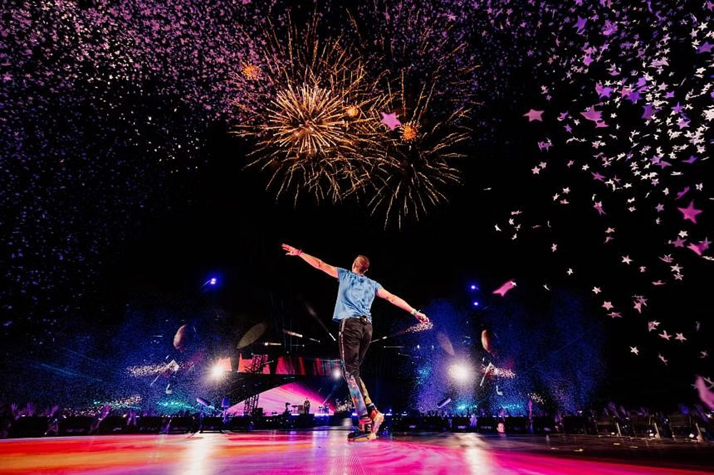 Show diễn Coldplay khiến lượt tìm kiếm phòng trực tuyến tăng đột biến