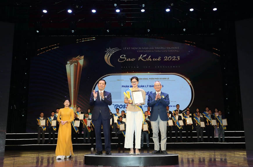 Đại diện POS365 “bà Đỗ Thanh Hiên nhận giải thưởng Sao Khuê 2023”