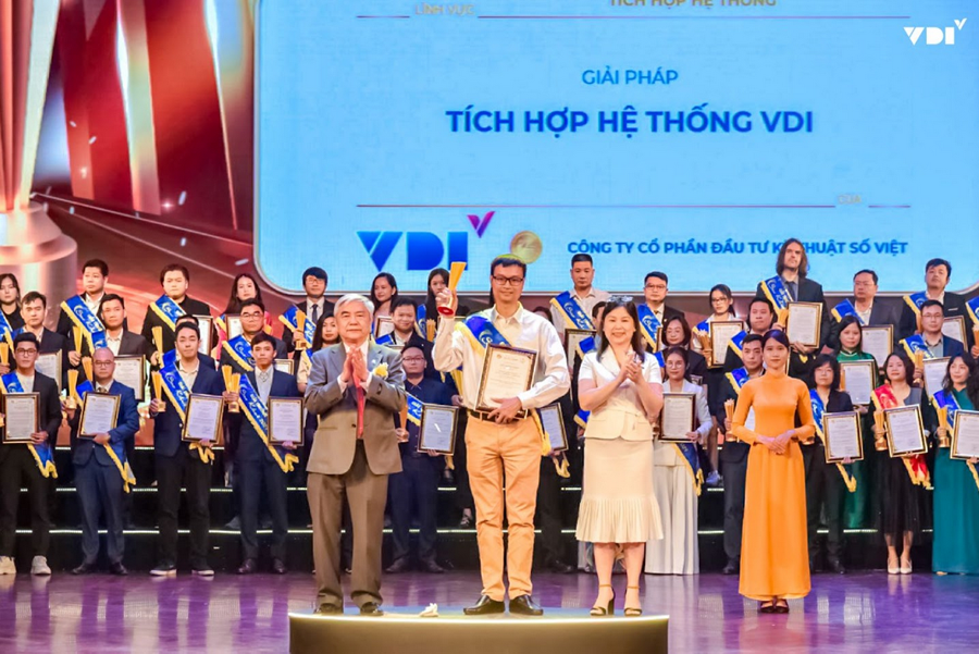 Ông Nguyễn Anh Dũng - Tổng giám đốc VDI nhận giải thưởng Sao Khuê 2024