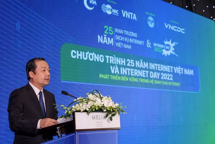Thứ trưởng Phạm Đức Long khẳng định Internet Việt Nam đến năm 2025 sẽ rộng hơn, nhanh hơn và an toàn hơn. 