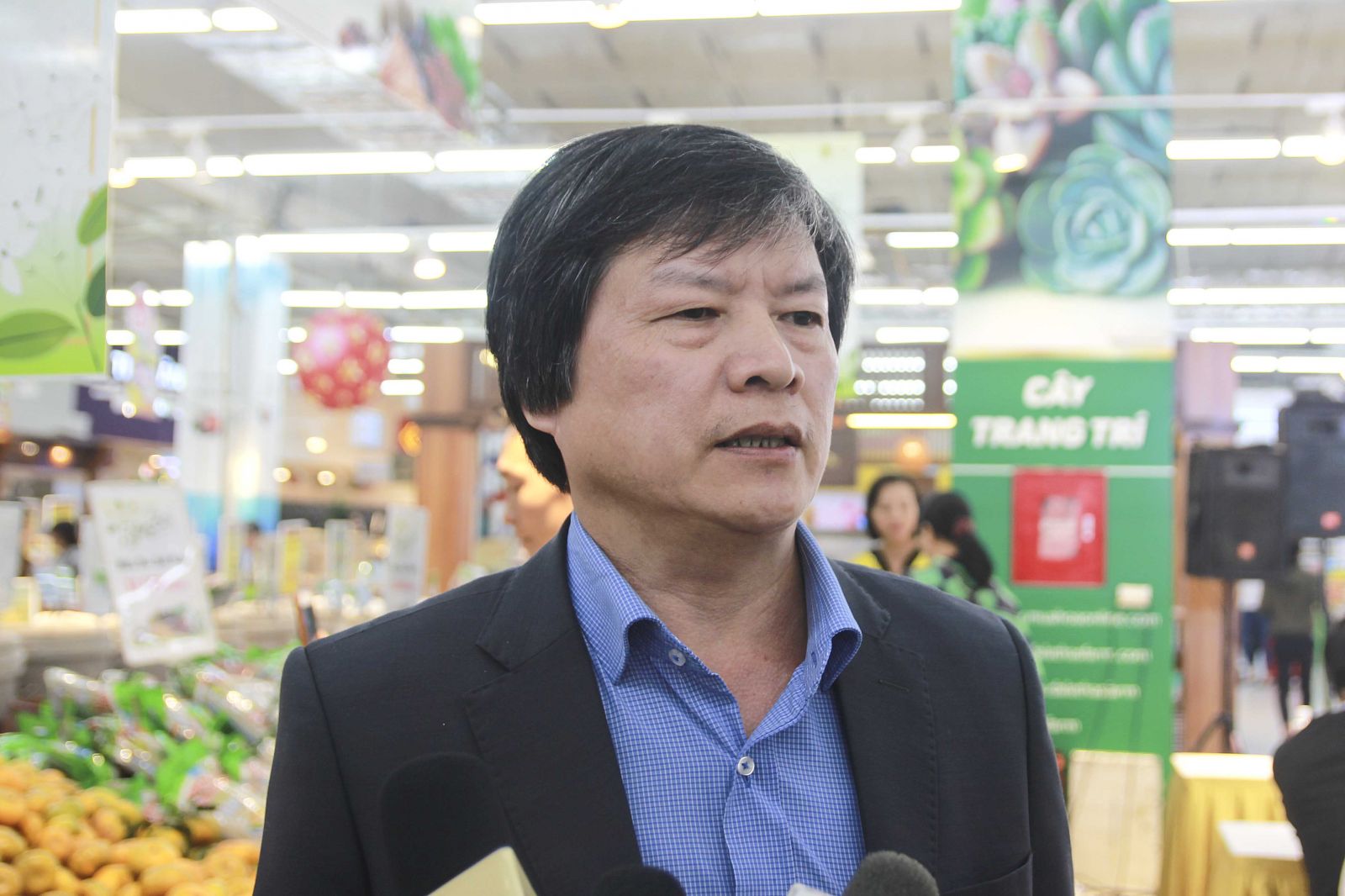 Ông Phạm Trung Lân - Phó Giám đốc Sở Công Thương tỉnh Yên Bái trả lời PV báo chí tại Tuần lễ đặc sản Yên Bái tại Hà Nội 2018