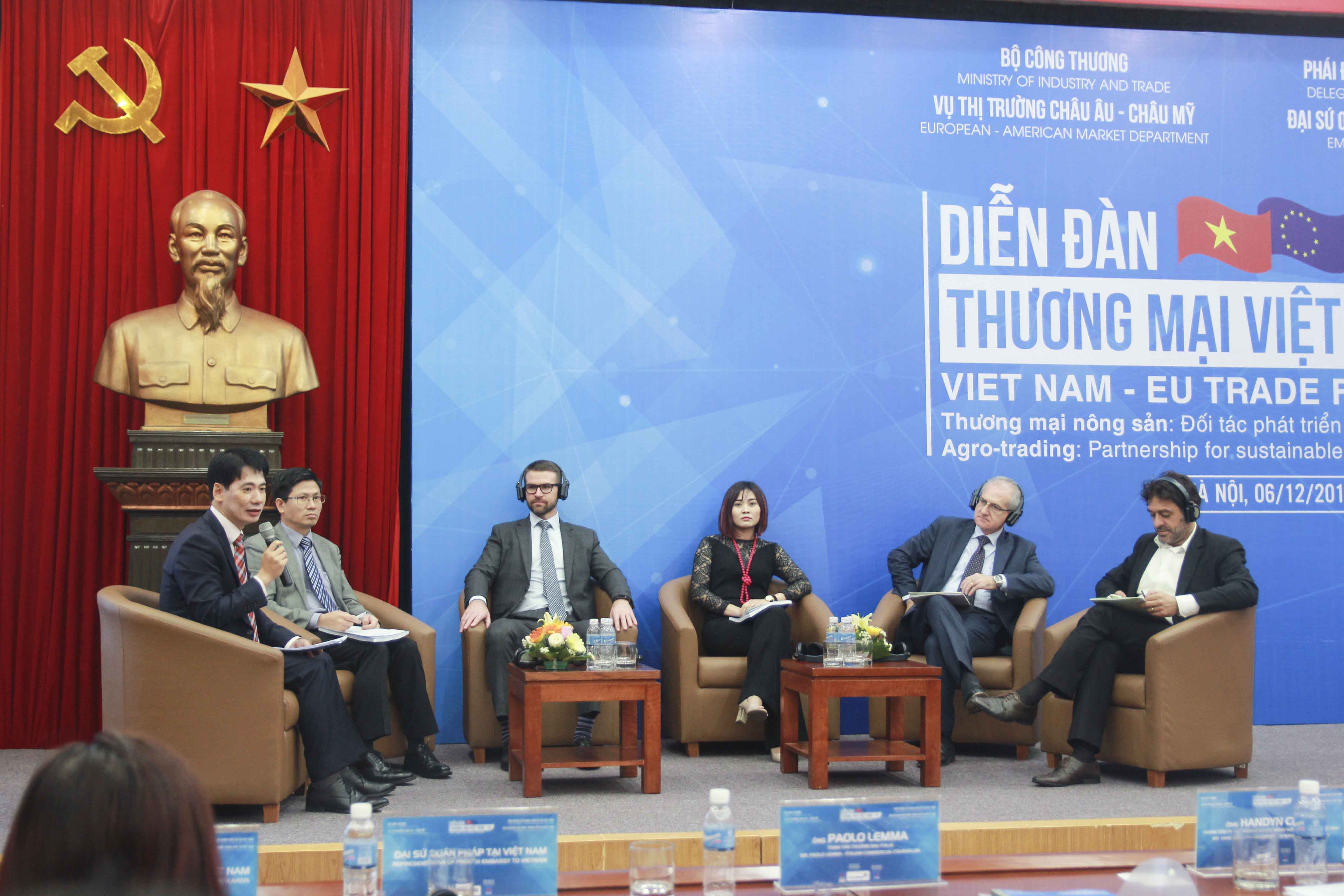 Các chuyên gia trong phiên thảo luận tại Diễn đàn Thương mại Việt Nam – EU với chủ đề “Thương mại Nông sản Việt Nam – EU: Đối tác phát triển bền vững”