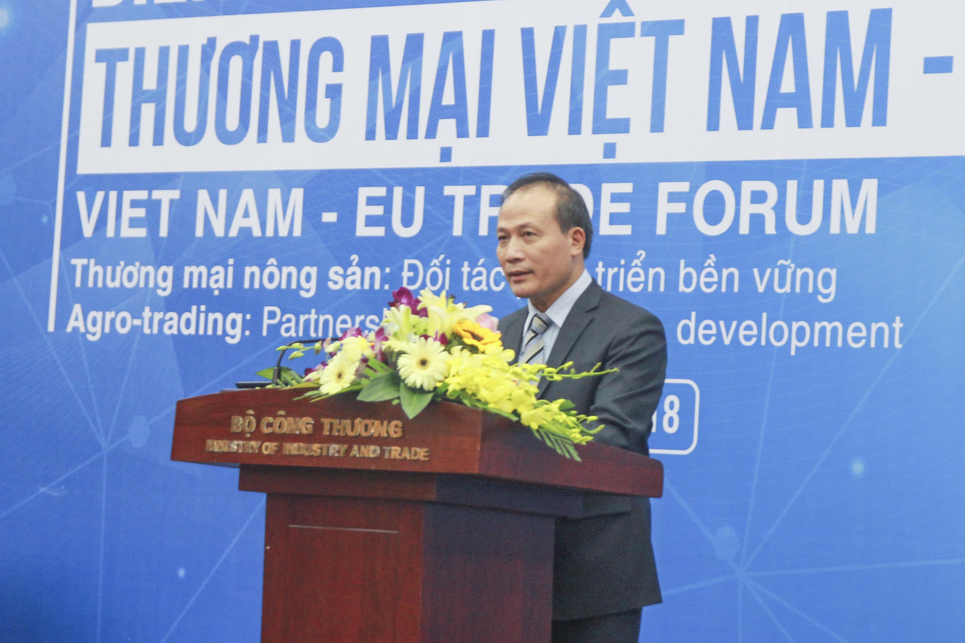 Thứ trưởng Cao Quốc Hưng phát biểu tại Diễn đàn Thương mại Việt Nam – EU với chủ đề “Thương mại Nông sản Việt Nam – EU: Đối tác phát triển bền vững” tổ chức sáng 6/12/2018 tại Hà Nội.