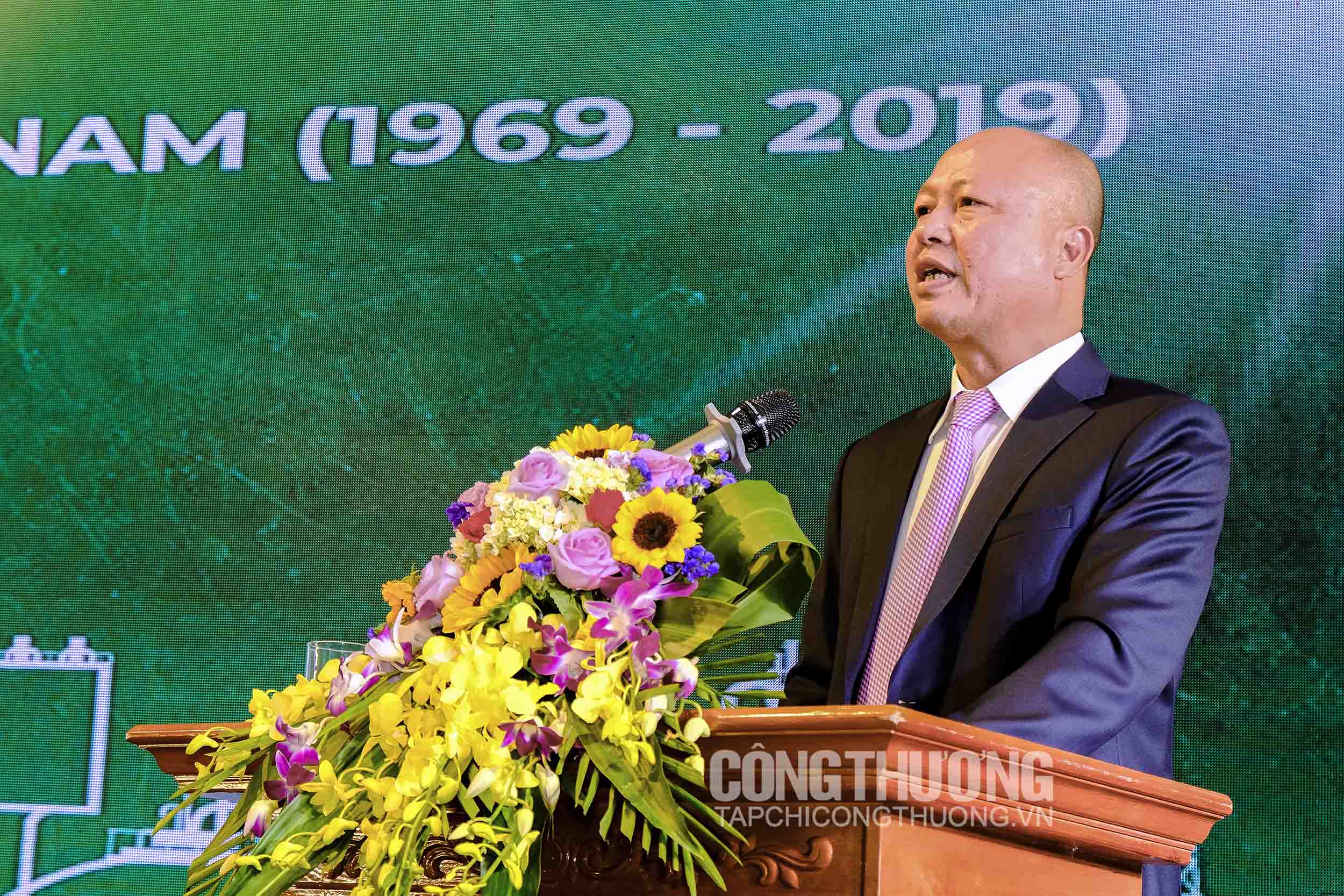 Chủ tịch HĐTV Vinachem Nguyễn Phú Cường tiếp thu ý kiến đóng góp của các đại biểu tại buổi Lễ