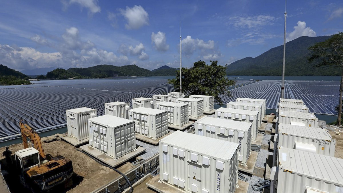 Dự án lắp đặt dàn pin điện mặt trời nổi trên hồ thủy điện Đa Mi
