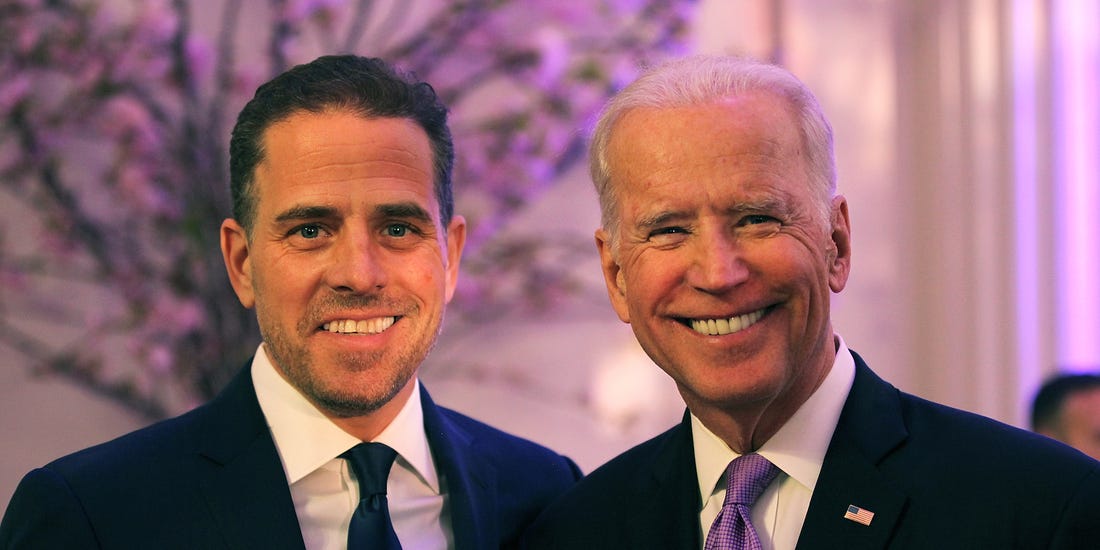 Cựu Phó tổng thoogns Mỹ Joe Biden và con trai Hunter Biden