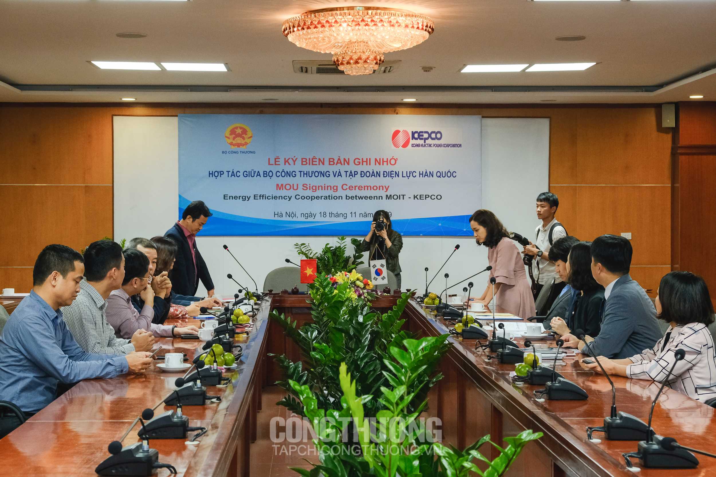 Toàn cảnh Lễ ký kết Biên bản ghi nhớ (MOU) hợp tác về hỗ trợ xây dựng mô hình tòa nhà hiệu quả năng lượng tại Việt Nam