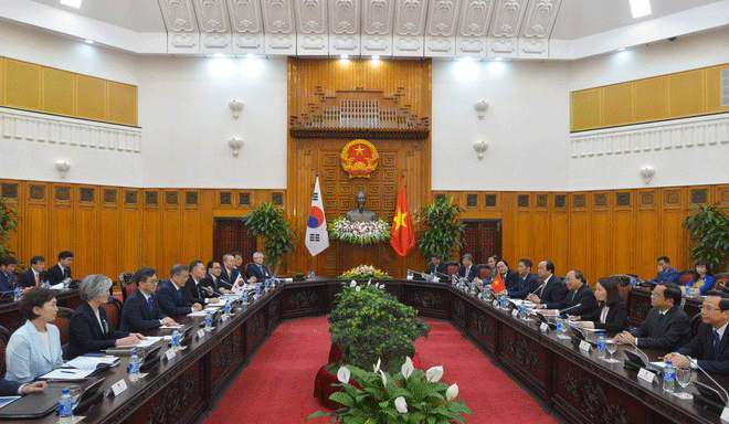 Thủ tướng Nguyễn Xuân Phúc hội kiến cùng Tổng thống Moon Jae In.