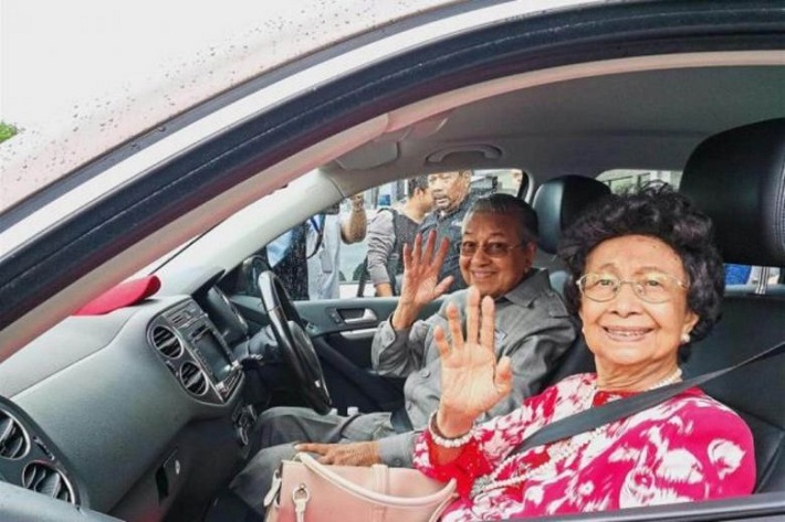 Mahathir Mohamad và vợ