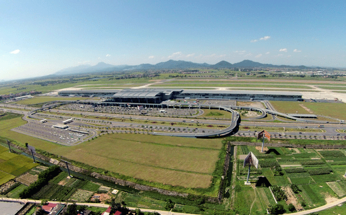 Theo quy hoạch phát triển vận tải hàng không, sân bay Nội Bài (Sóc Sơn, Hà Nội) sẽ được mở rộng về phía bên kia đường Võ Nguyên Giáp với quy mô tương đương với sân bay Nội Bài hiện tại