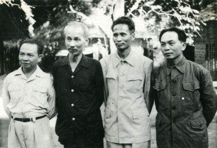 Bác Hồ, Thủ tướng Phạm Văn Đồng, Chủ tịch Quốc hội Trường Chinh, Bộ trưởng Quốc phòng Võ Nguyên Giáp