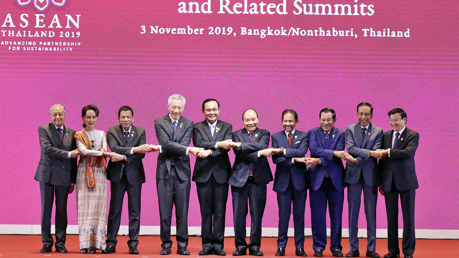 Thủ tướng dự Hội nghị cấp cao ASEAN