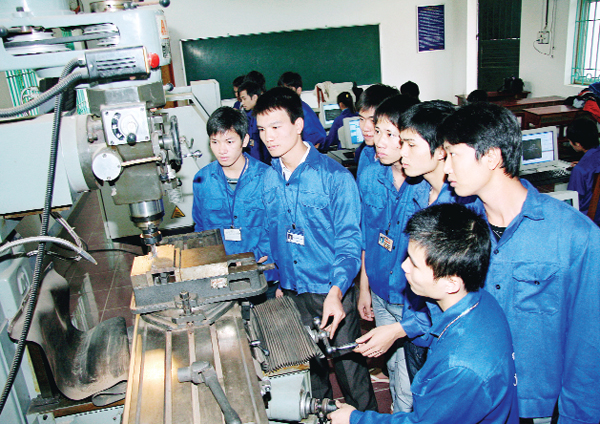 Thực hành tại Xưởng của Đại học Công nghiệp Việt Trì