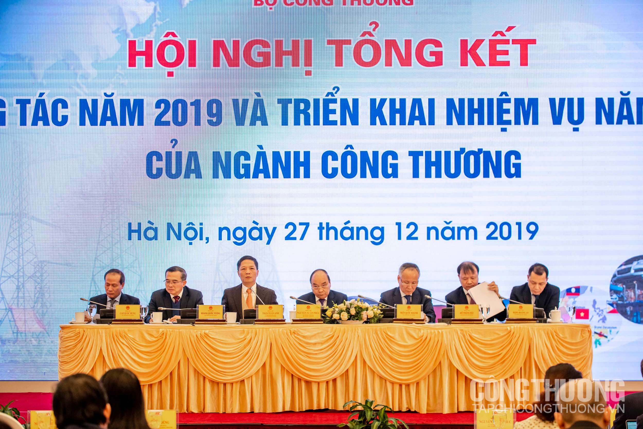 Thủ tướng Nguyễn Xuân Phúc và lãnh đạo Bộ Công Thương chủ trì Hội nghị