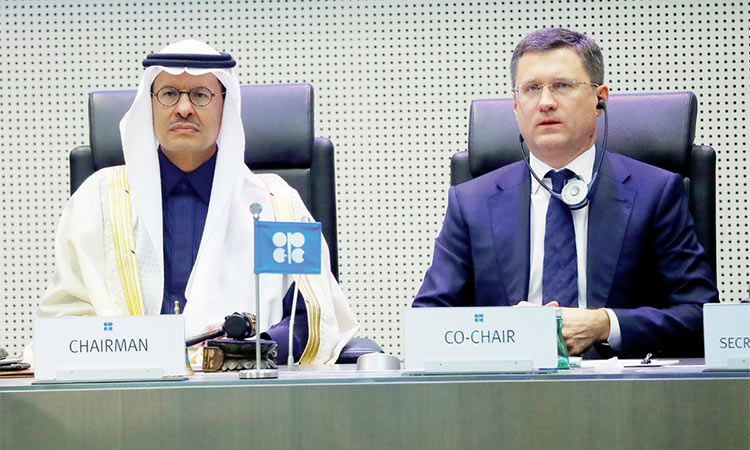  trưởng Năng lượng Ả-rập Xê-út Abdulaziz Bin Salman Al Saud và Bộ trưởng Năng lượng Nga Alexander Novak 