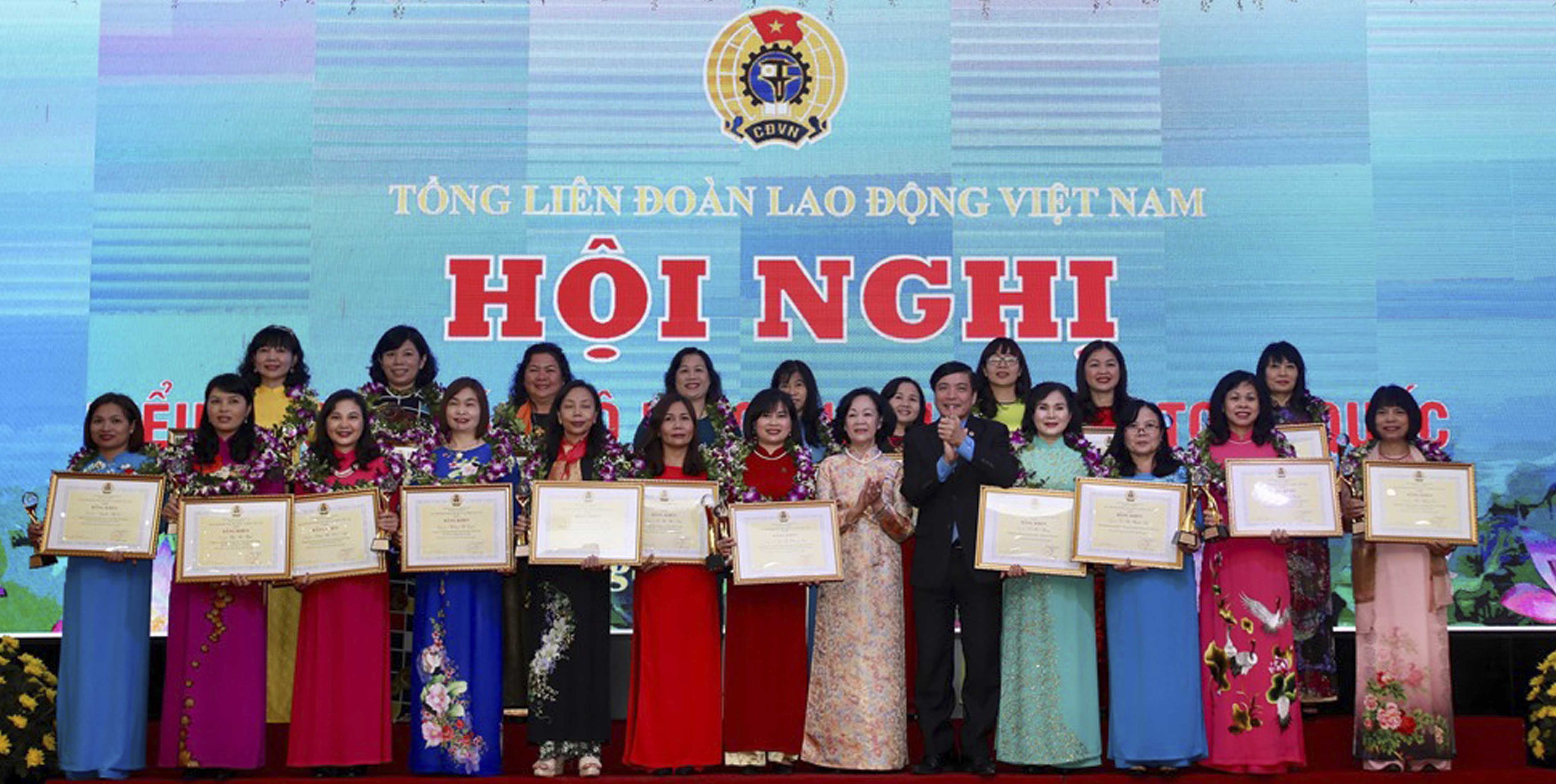 Hội nghị biểu dương cán bộ nữ công tiêu biểu toàn quốc năm 2019 do Tổng Liên đoàn Lao động Việt Nam tổ chức