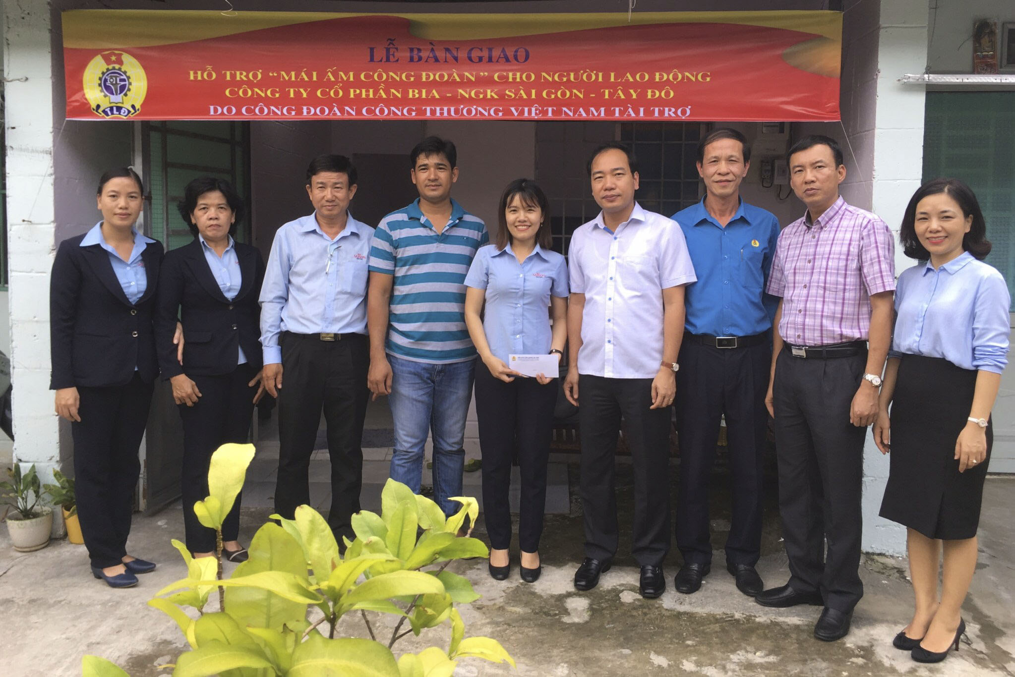 Công đoàn Công Thương Việt Nam trao tặng Mái ấm tình thương cho người lao động
