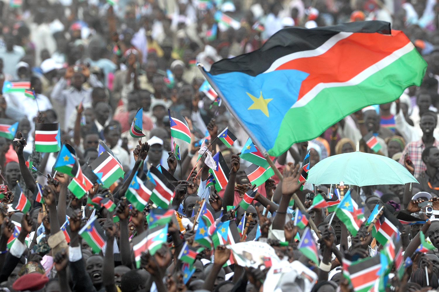 Người dân Sudan đổ ra đường ăn mừng sau khi Tổng thống bị lật đổ