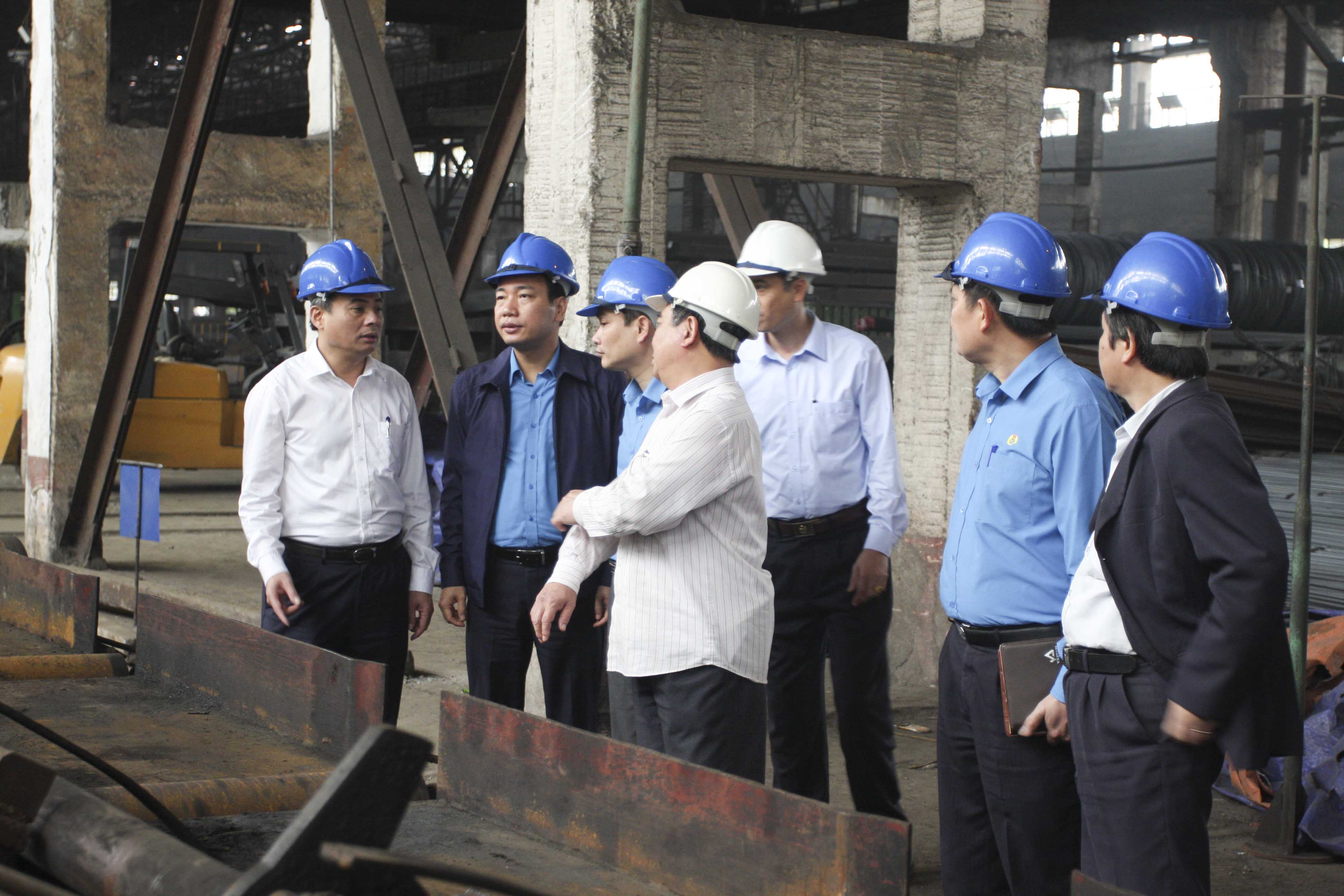 Đoàn Công đoàn Công Thương Việt Nam thăm dây chuyền Cán thép số 2 tại Nhà máy Cán thép Lưu Xá 