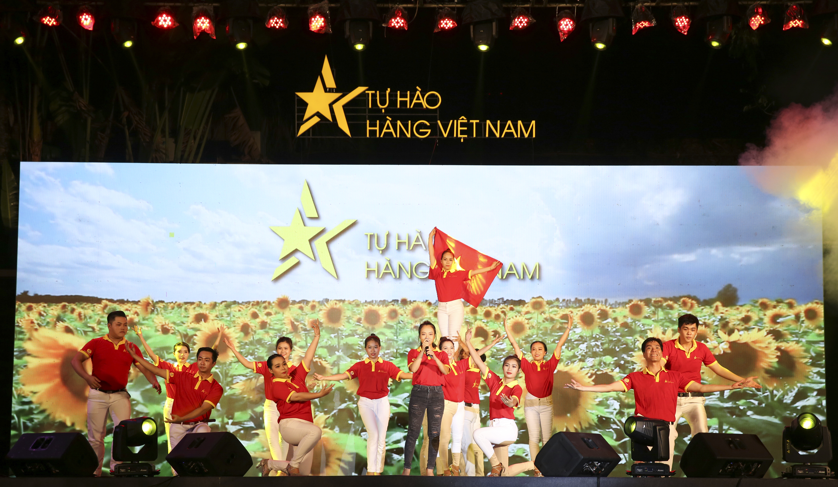 Tự hào hàng Việt