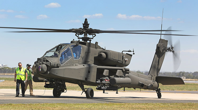 máy bay trực thăng tấn công đa năng AH-64E Apache