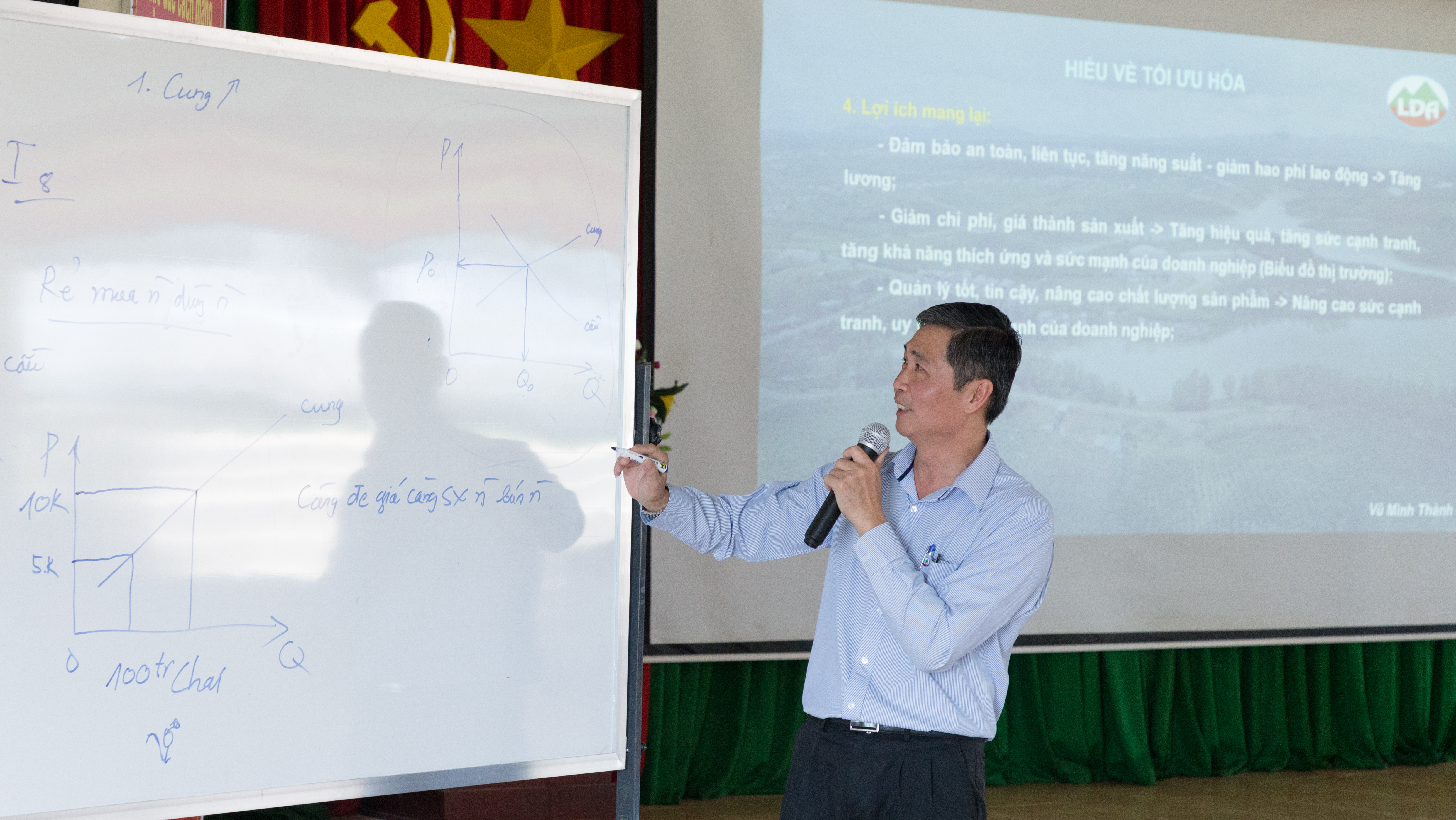 Ông Vũ Minh Thành - TGĐ trực tiếp tập huấn cho CBCNV trong Công ty