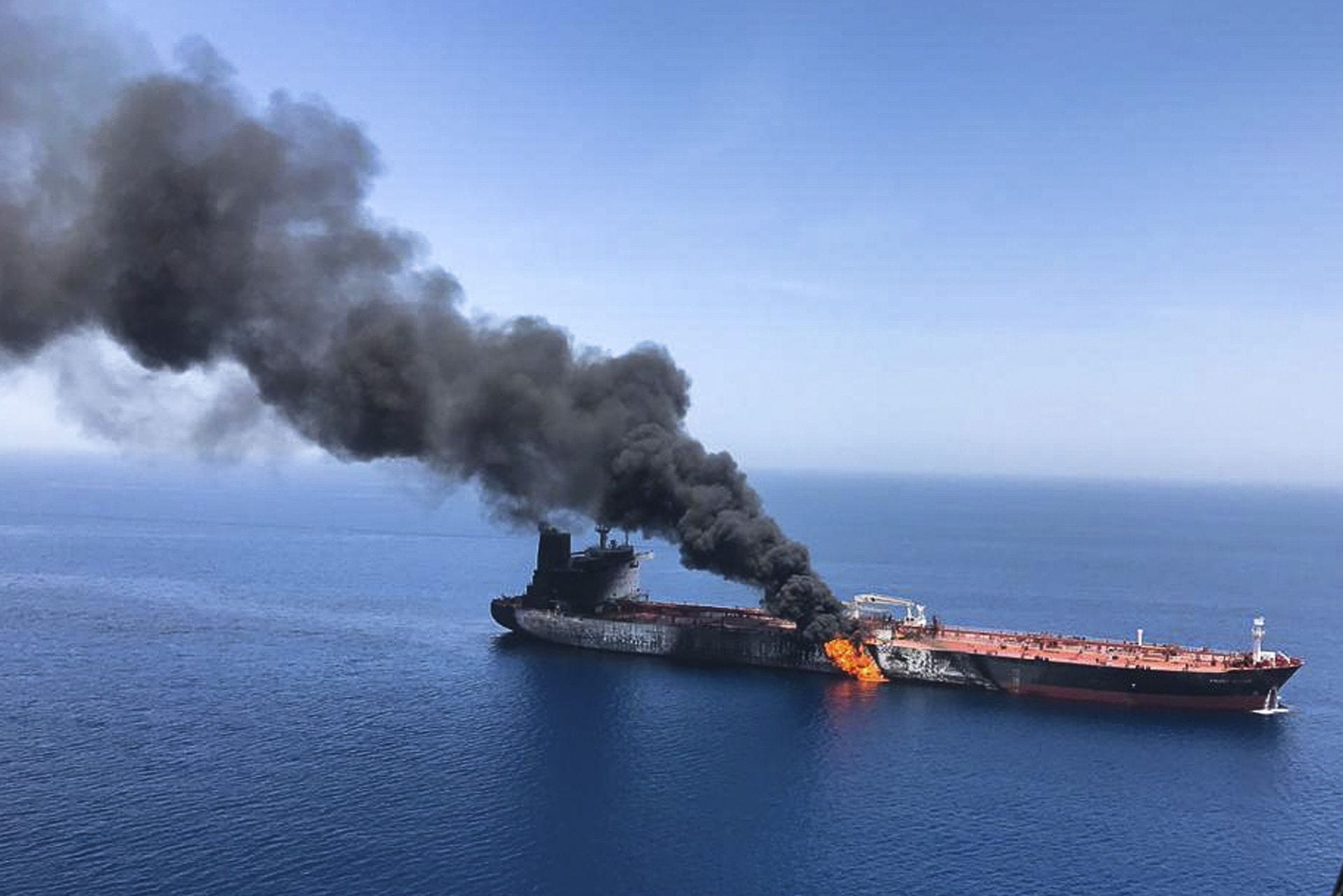 Iran là thủ phạm tấn công hai tàu dầu ở vịnh Oman