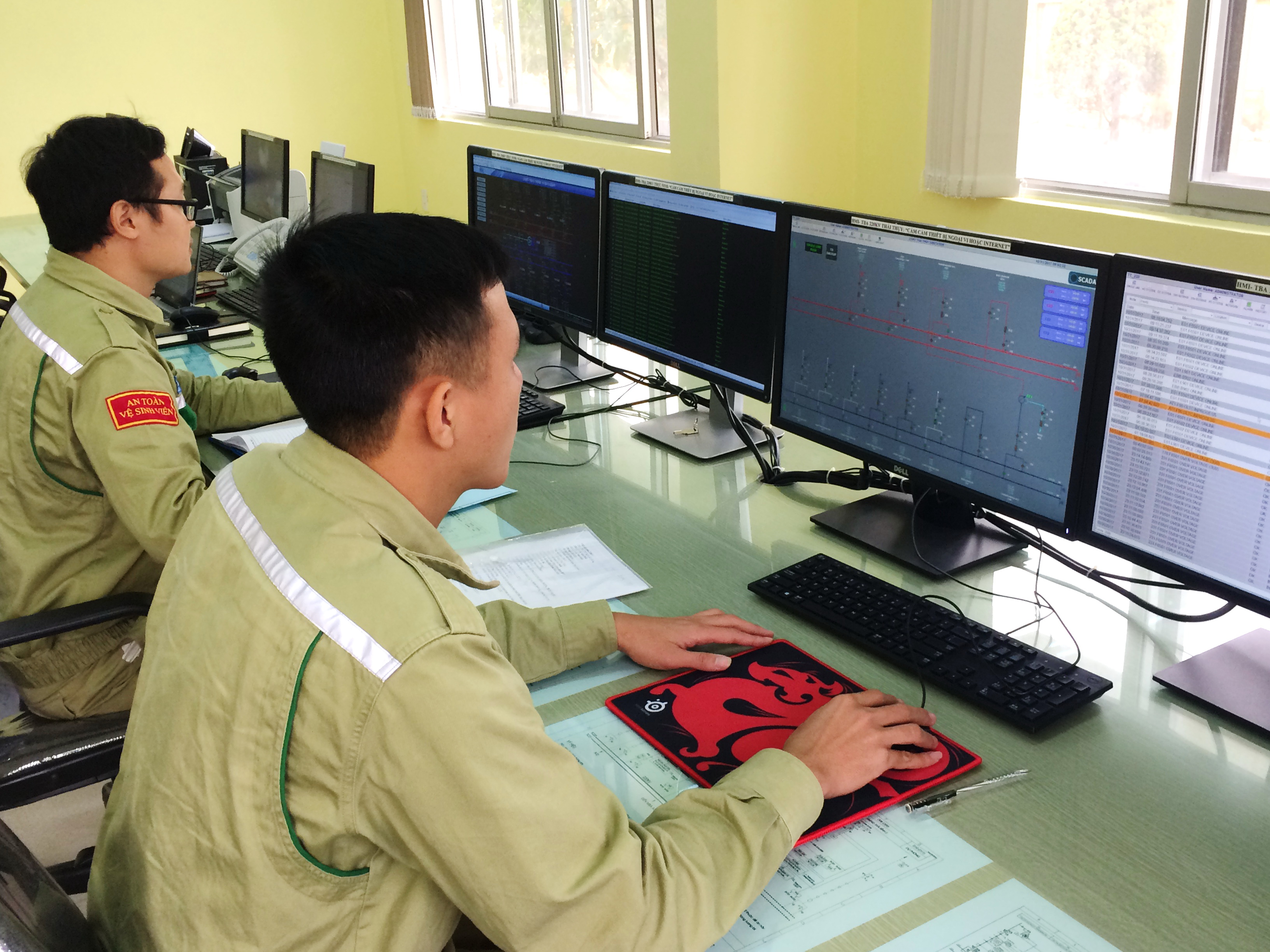 Phòng điều khiển TTVH tại TBA 220 kV Nam Định