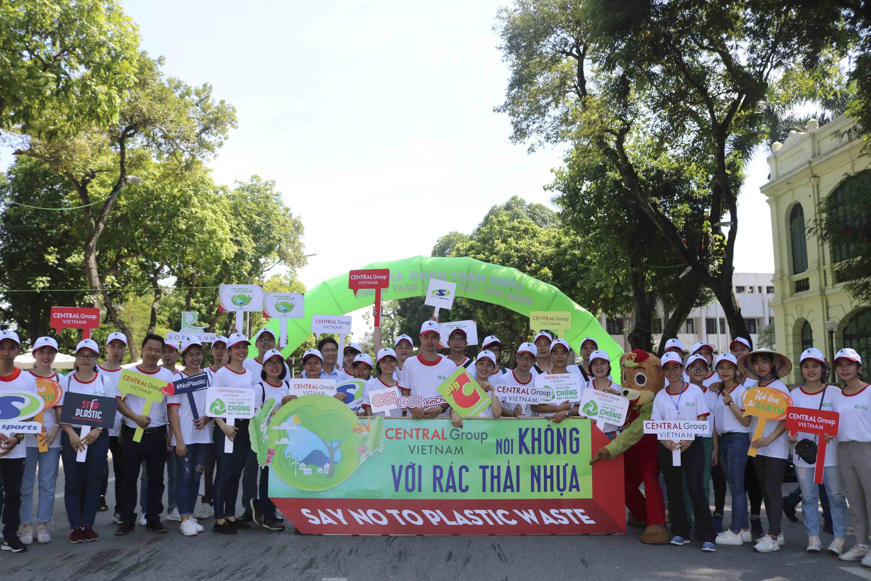 Central Group Việt Nam hưởng ứng “Lễ ra quân toàn quốc Phong trào Chống rác thải nhựa”