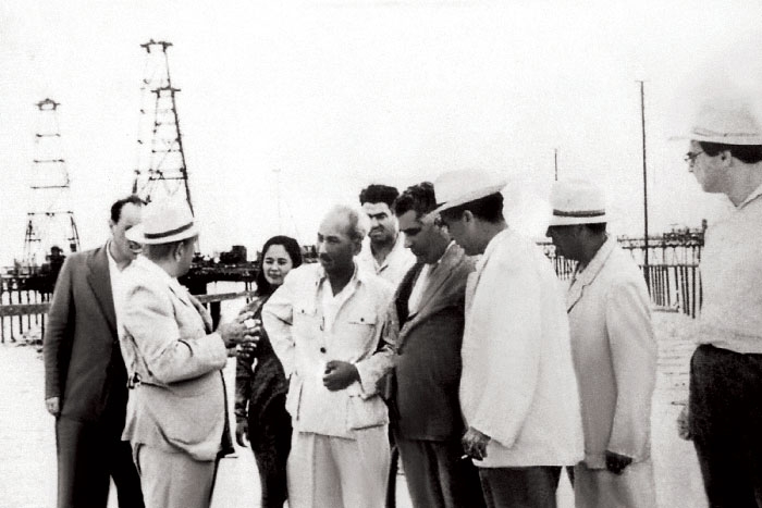 Chủ tịch Hồ Chí Minh thăm Khu công nghiệp dầu lửa Bacu Azerbaijan năm 1959