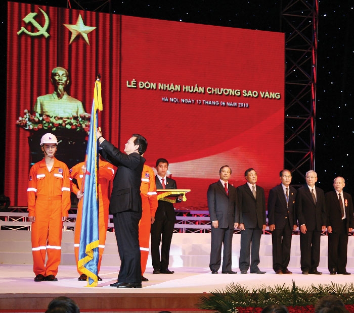 Tập đoàn Dầu khí Việt Nam đón nhận Huân chương Sao Vàng