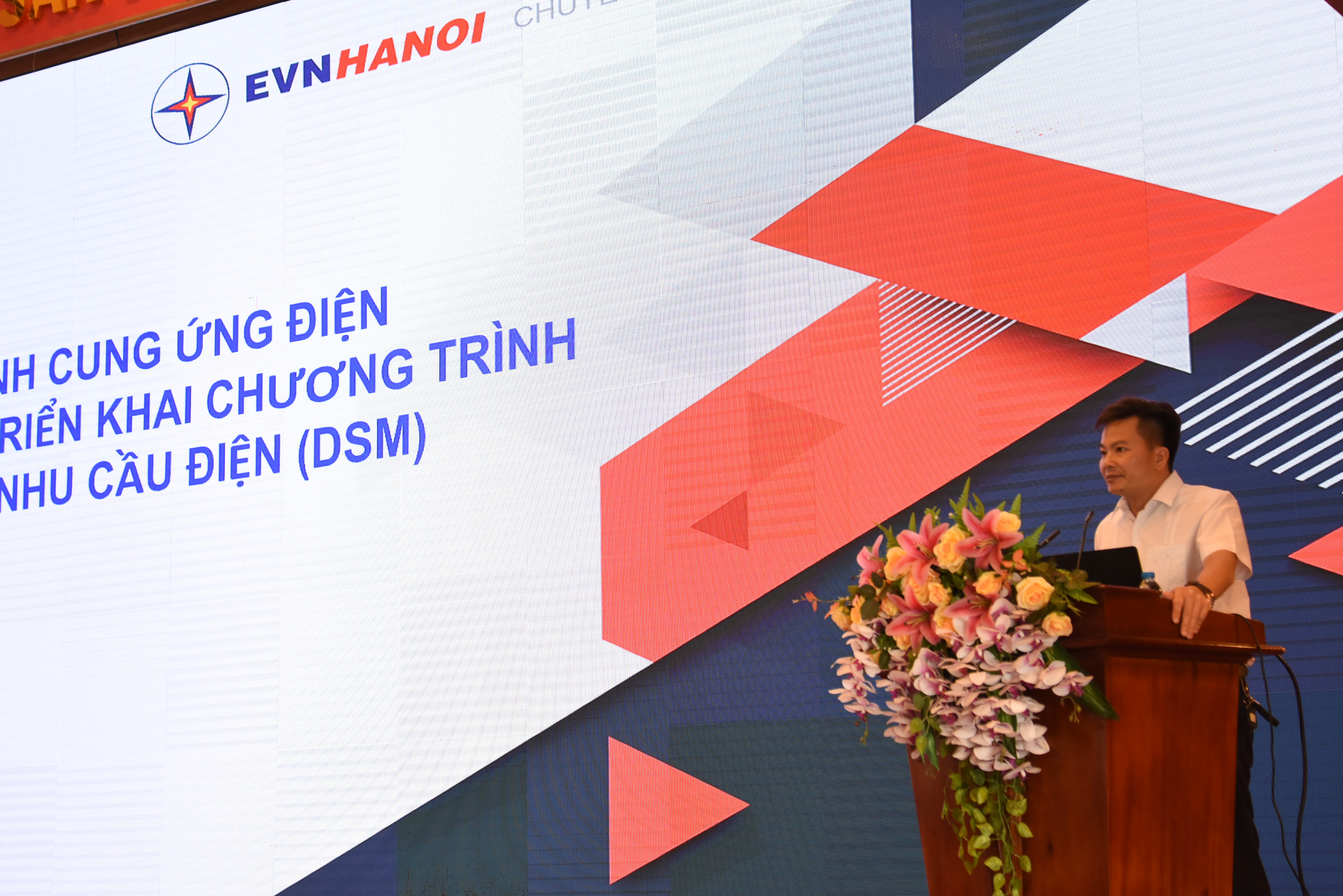 EVN HANOI triển khai chương trình DR phi thương mại tới khách hàng sử dụng điện tại Hà Nội