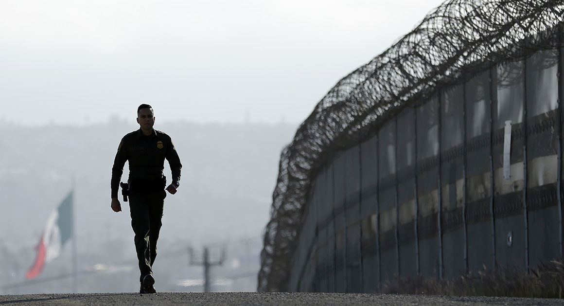 Bức tường biên giới giữa Mỹ và Mexico