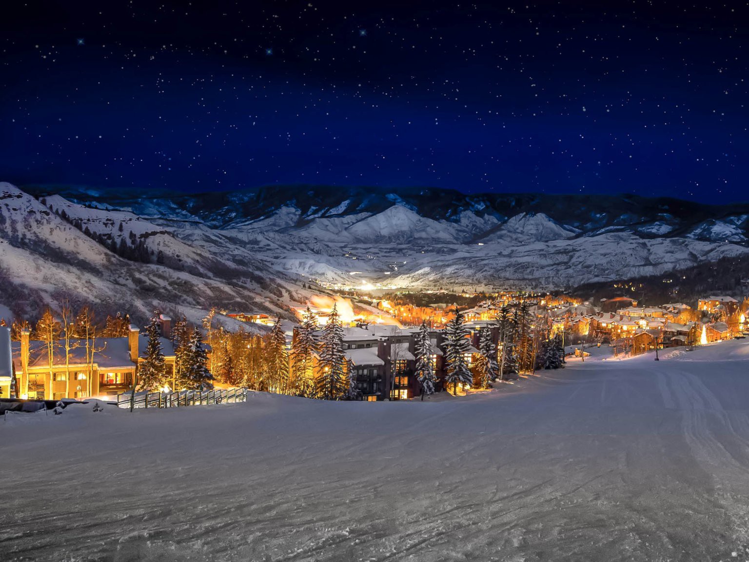 Từng là một thị trấn mỏ nhỏ, Aspen giờ đây là thị trấn trượt tuyết đắt đỏ nhất tại Mỹ. Đây là một trong 4 điểm trượt tuyết trên thế giới thường xuyên có những căn nhà được bán với giá hơn 25 triệu USD.