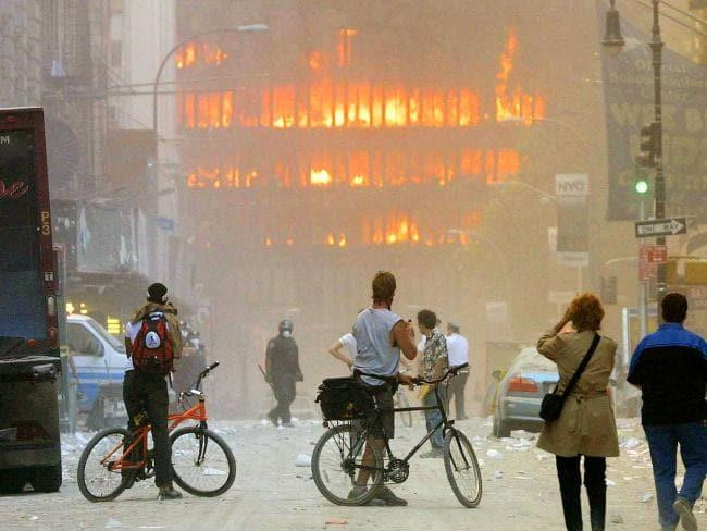 Các đám cháy kéo dài nhiều ngày sau vụ khủng bố 11/9